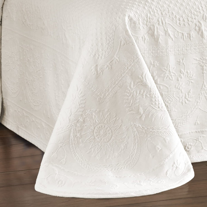 1 Piece 102 X 120 Oversized Bedspread to The Floor Hangs Over