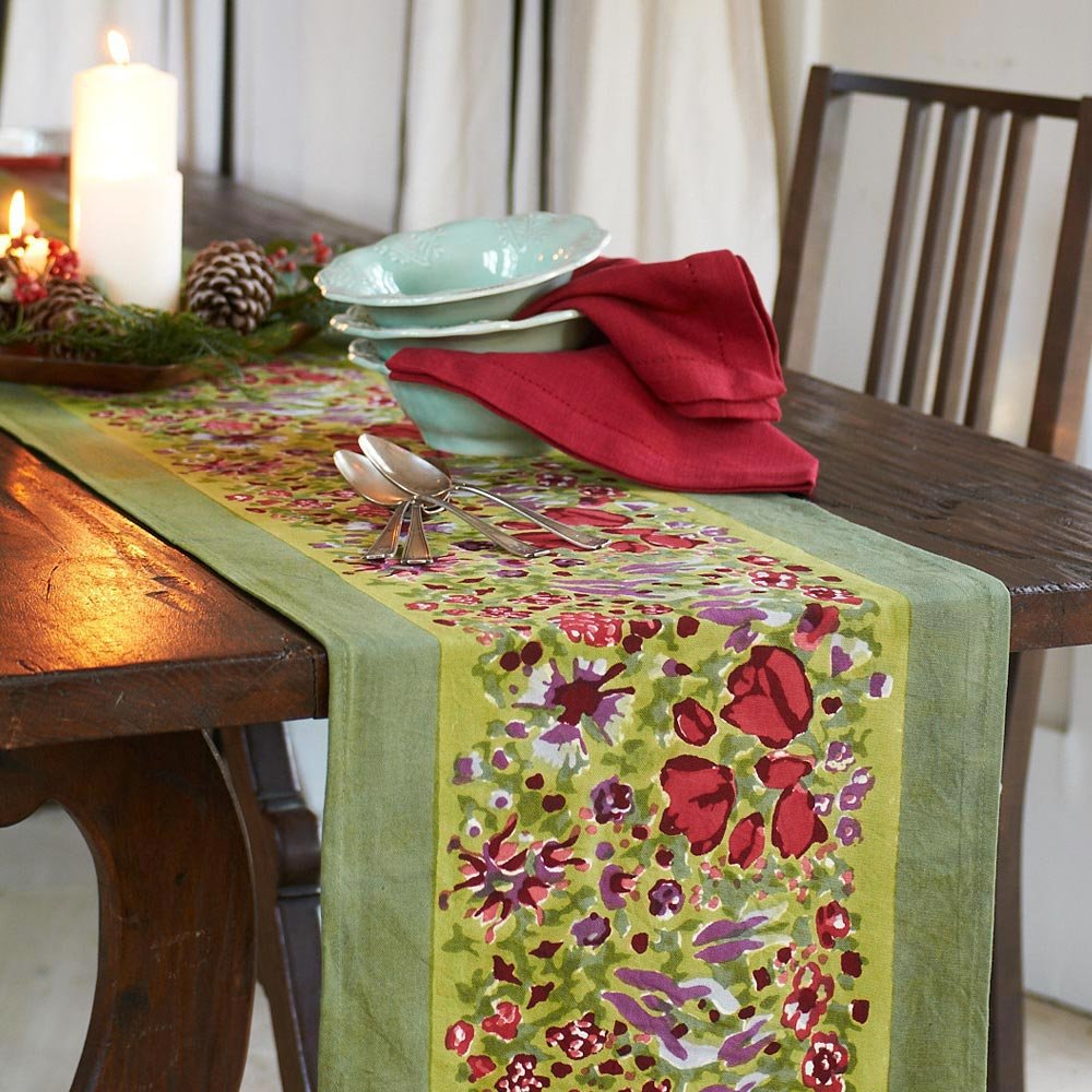 Couleur Nature 16-inches by 72-inches Jardine Table Runner Red/Green