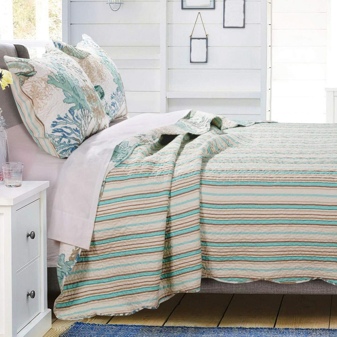 Beach Theme Ocean Coastal Quilt King/Cal King Bedding Set - Nautical Seashell