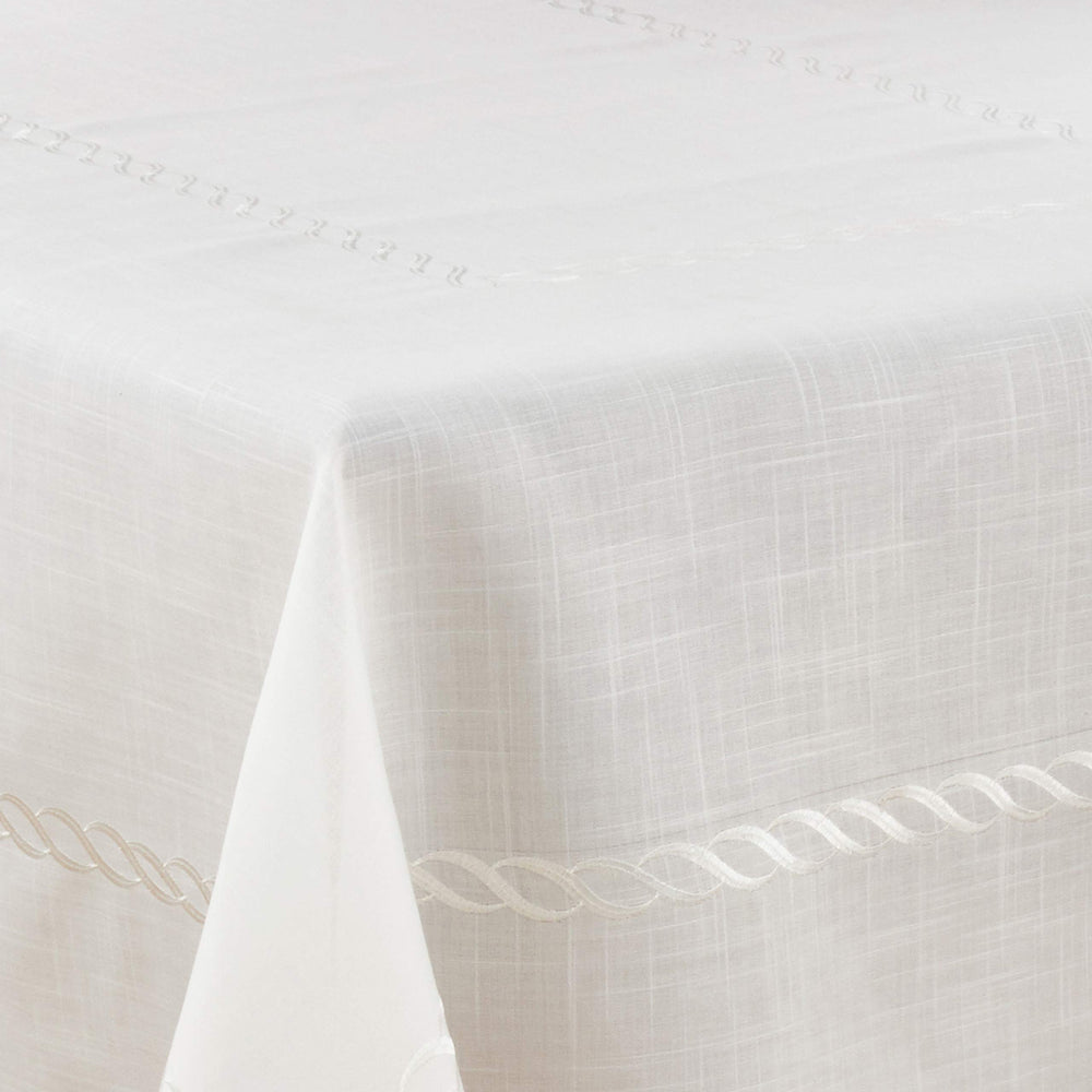 Stylish Tablecloth With Embroidered Braid Design