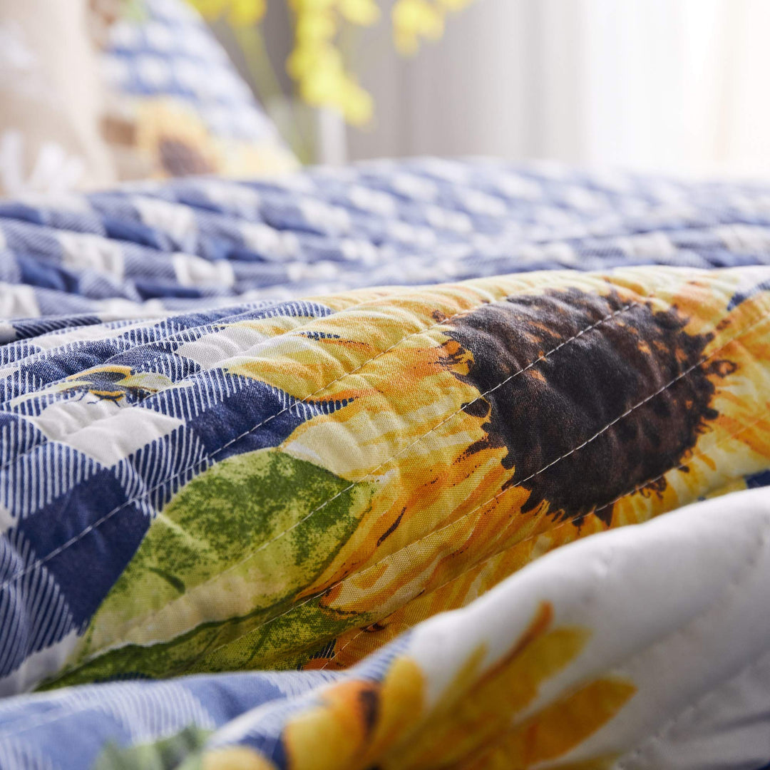 Greenland Home Barefoot Bungalow Sunflower Quilt Set 3-Piece