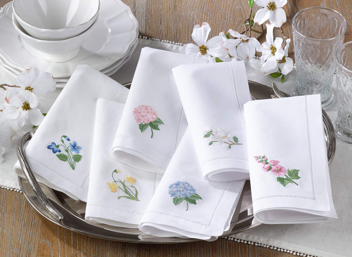 Saro Lifestyle Embroidered Hollyhock Hemstitch Napkin (Set of 6) White 20"