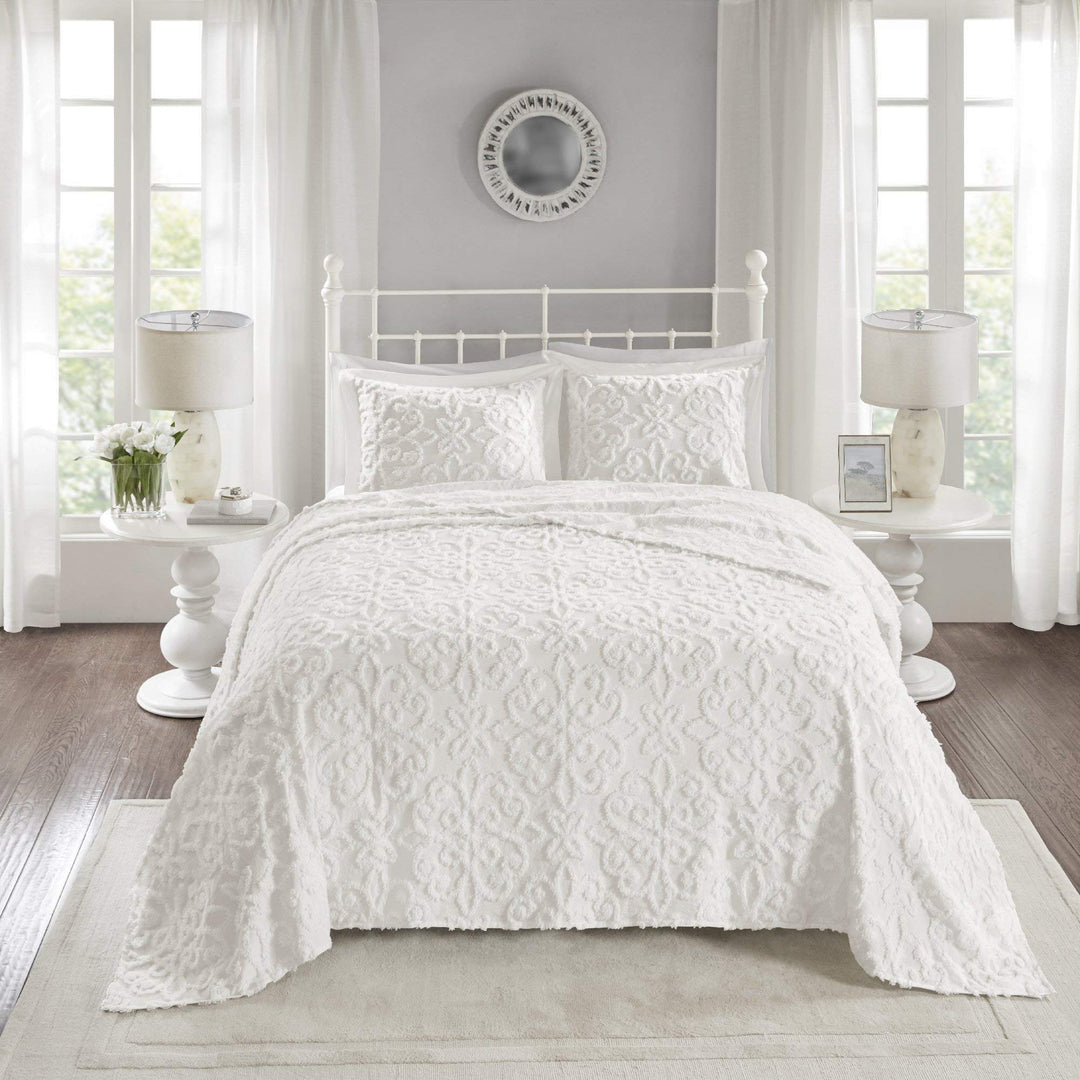 Oversized White Chenille Bedspread Full/Queen 102x118 Vintage Medallion Extra