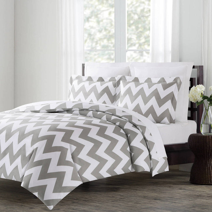 UN3 3 Piece Charcoal Light Grey White King Duvet Cover Set Chevron Themed