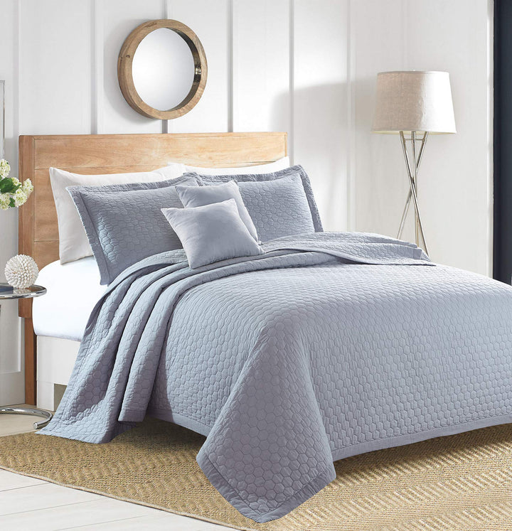 Rombo Embroidered 3-piece Quilt Set (Light Grey King) Light grey - Solid - King - Machine Wash