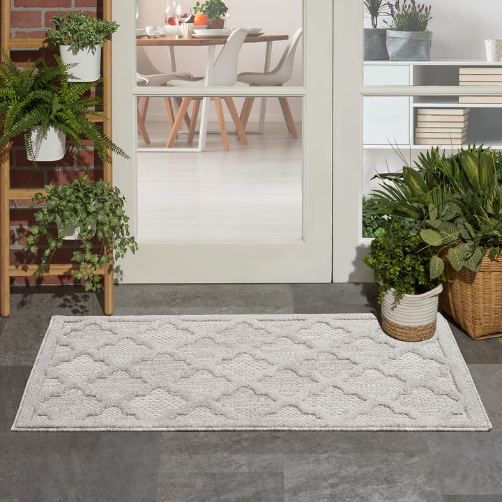 Nourison Easy Care Moroccan Silver Grey 2' x 4' Area Rug Trellis Easy Cleaning 2' x 4' - Silver/Grey