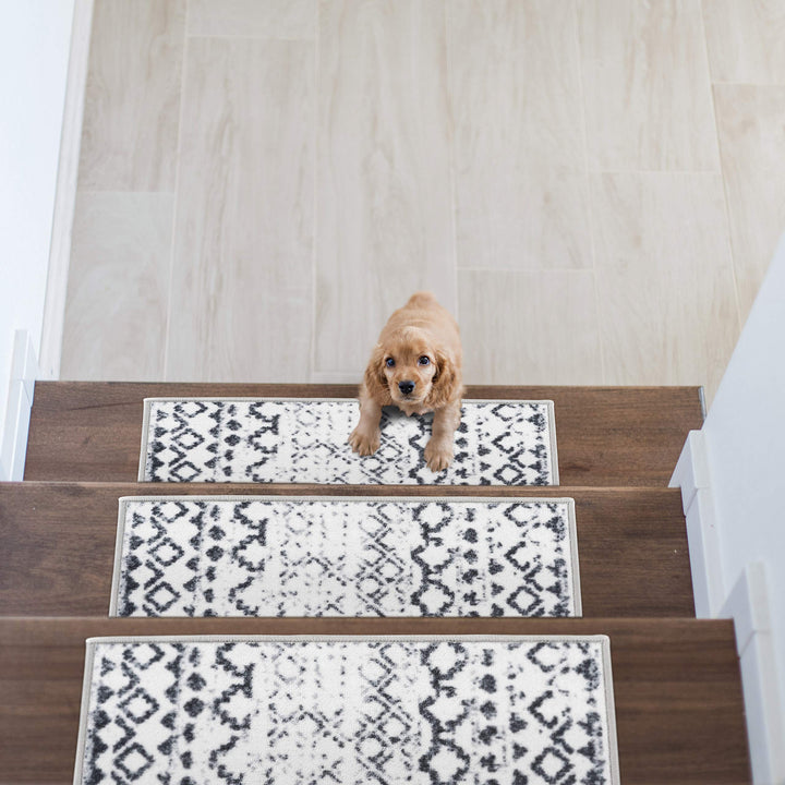 Rugshop Distressed Bohemian Non-Slip Stair Treads (Set of 4) 8.6" x 26" Cream 8.6" x 26" (Set of 4)