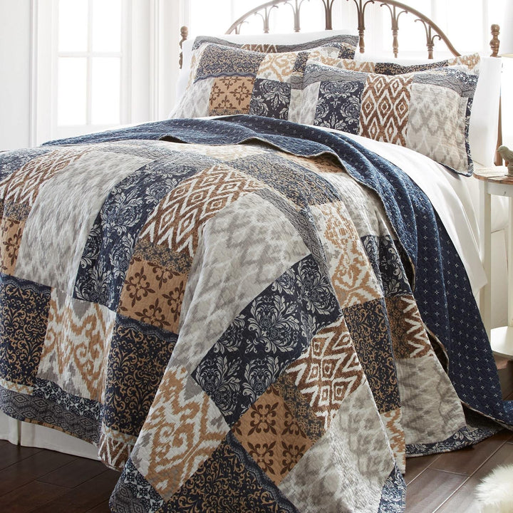 3 Piece Beautiful Quilt Set Geometric Damask Patchwork