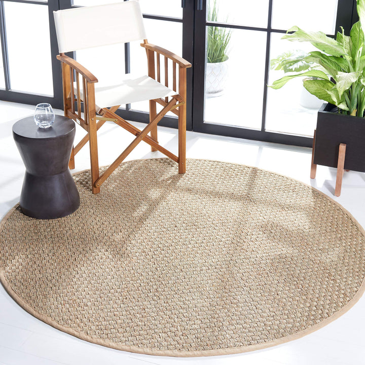 SAFAVIEH Natural Fiber Collection Area Rug - 4' Round Natural & Beige Border