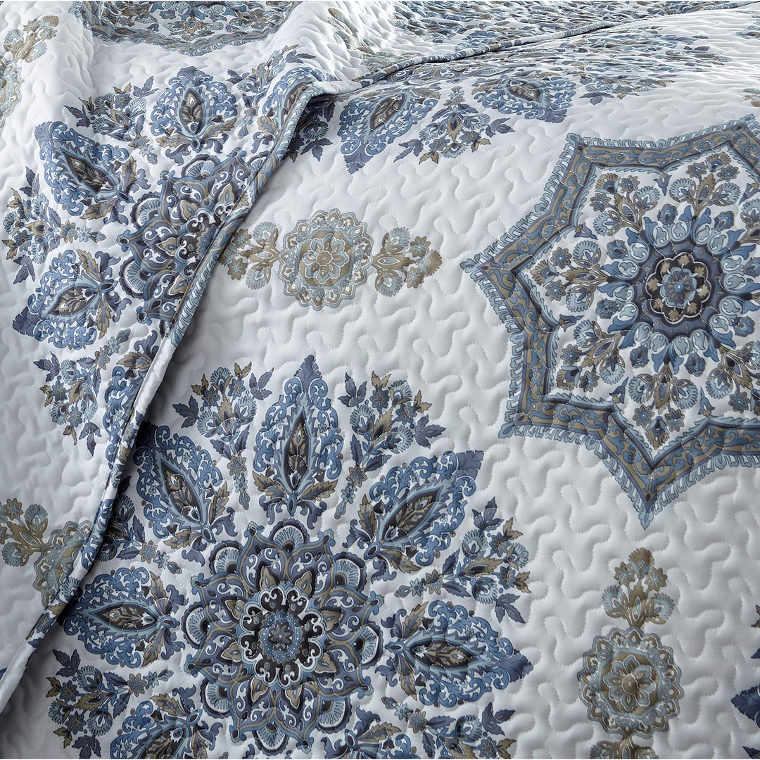 Stylish Medallion Bedding Size Set Shades of Intricate Floral