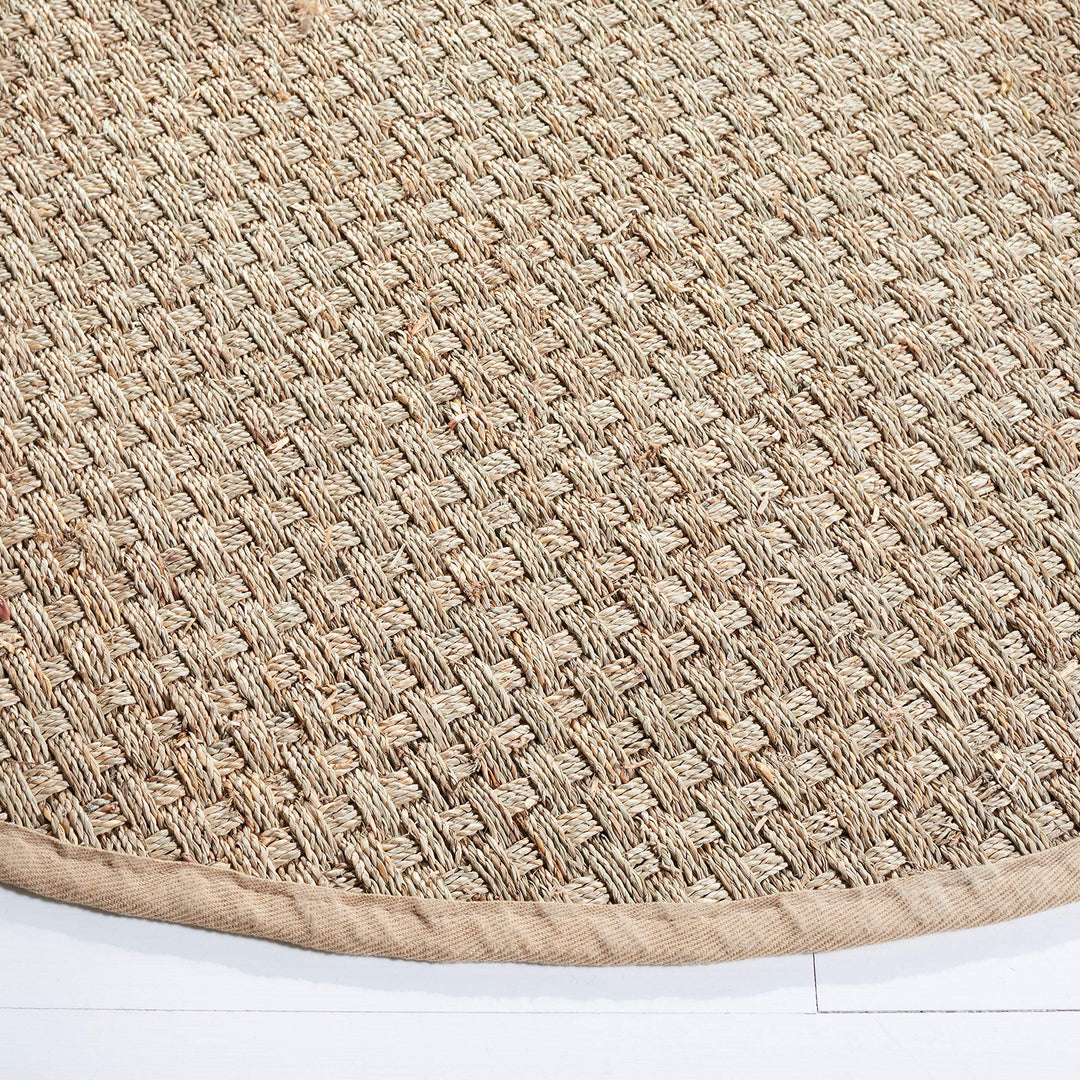 SAFAVIEH Natural Fiber Collection Area Rug - 4' Round Natural & Beige Border