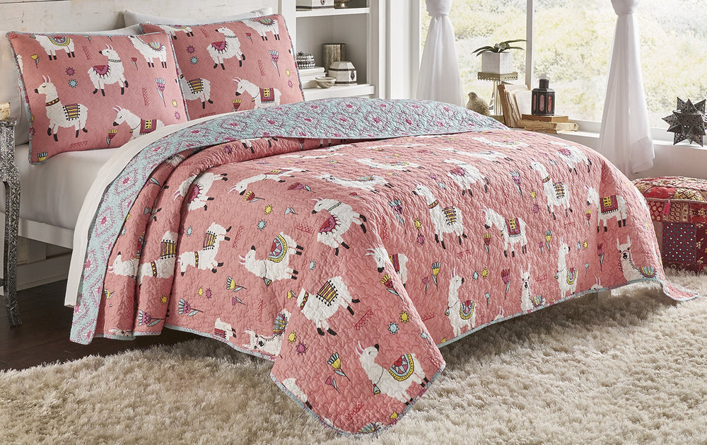 Vue Llama Drama Modern Graphic Reversible Quilt Set Full/Queen Coral 3 Piece Full - Queen