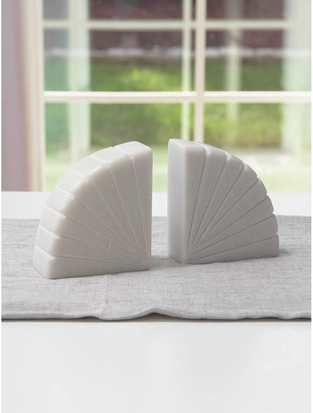 emicircle Marble Bookends et 2 White Modern Contemporary