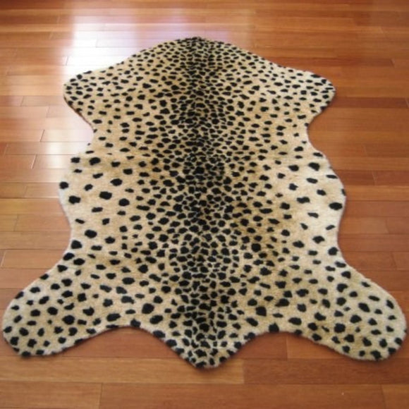 3'3 x 4'7 White Black Gold Faux Cheetah Pelt Spot Area Rug Acrylic Polyester Synthetic Color Novelty Shag Africa Animalistic Wild Lively Animal Safari - Diamond Home USA