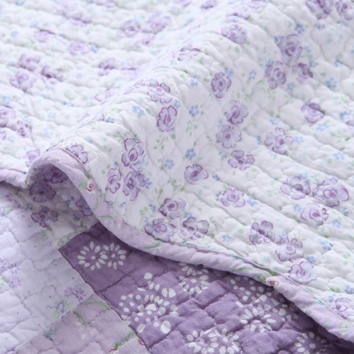 Floral Patchwork Quilt Spring Flowers Flourish Shabby Chic Sqaured Scalloped Edges Cotton