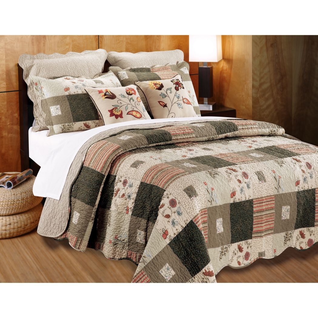 Oversized Southwest Theme Quilt Set atchwork Floral laid